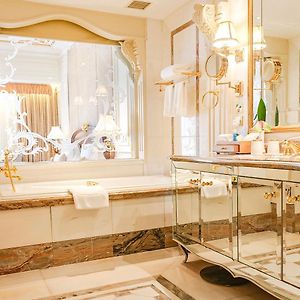 Grand Deluxe King Room